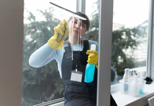 Nettoyage de vitres intérieures et extérieures à Pontcharraud